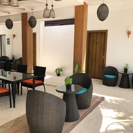 Lvis Blancura Hotel Дхаравандху Екстериор снимка