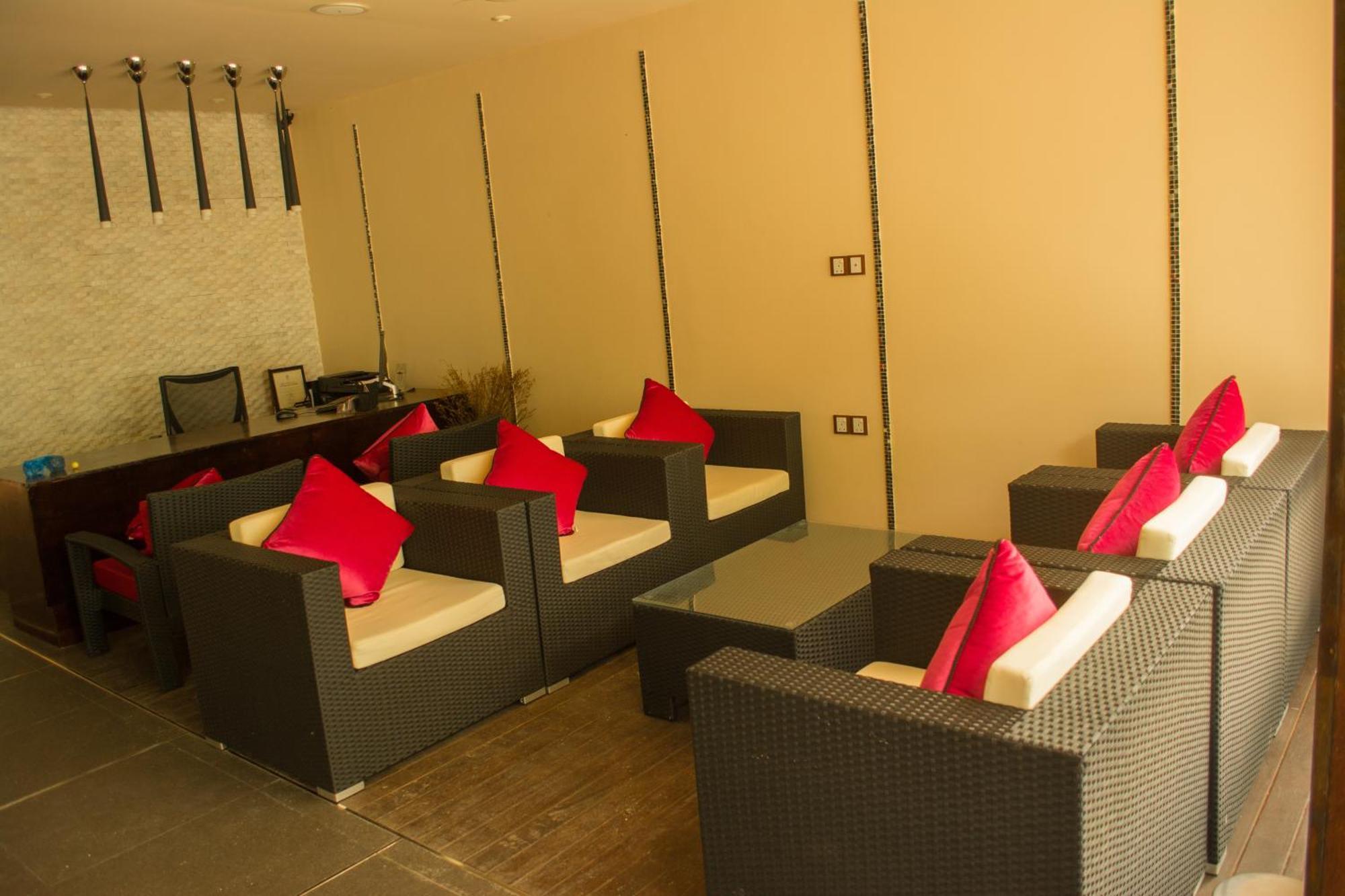 Lvis Blancura Hotel Дхаравандху Екстериор снимка