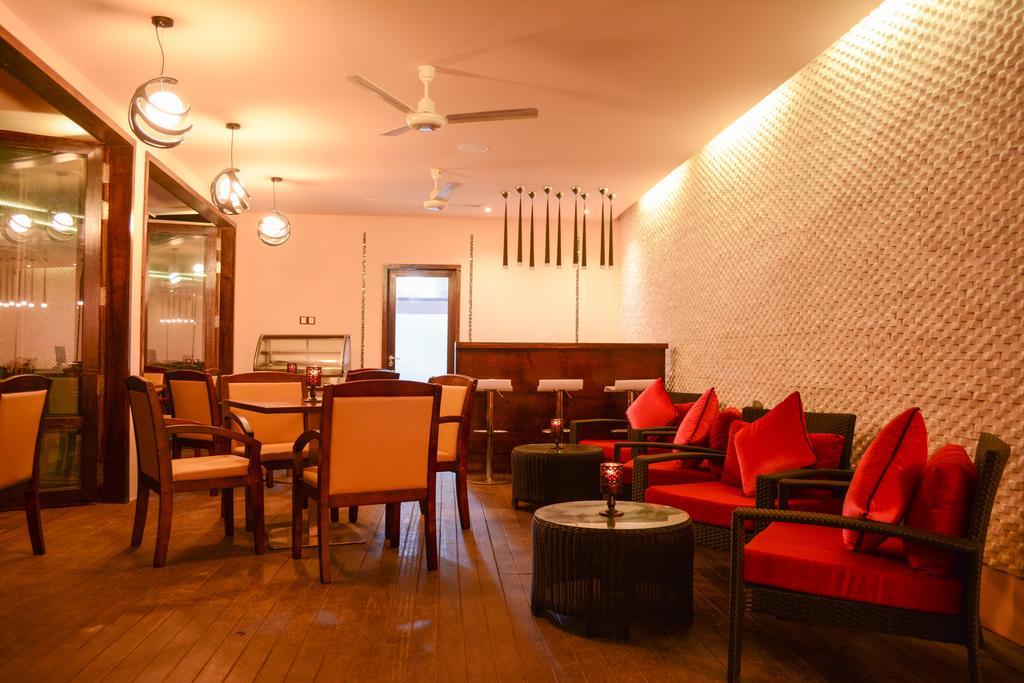 Lvis Blancura Hotel Дхаравандху Екстериор снимка